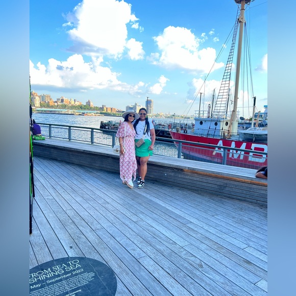 Welcome to our closet - Picture 1 of 11